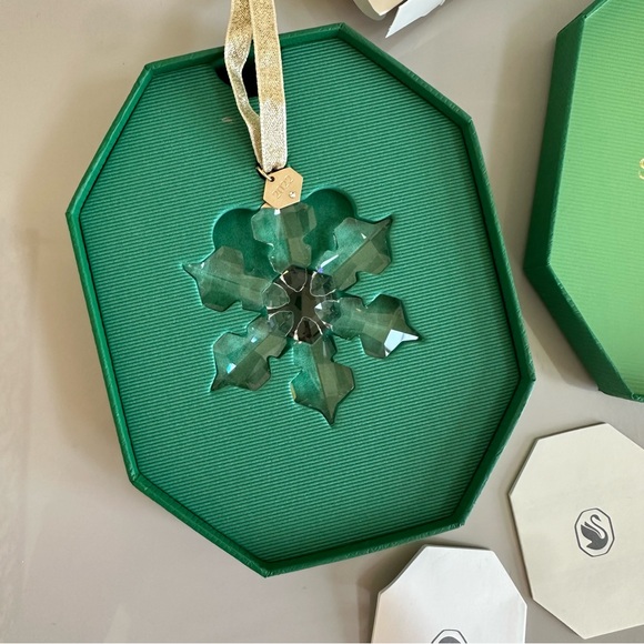 Swarovski Annual Edition 2022 Ornament - Picture 6 of 8